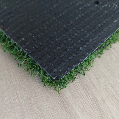 Gazon artificiel de golf haute performance Dtex 5500 avec une perméabilité à l'eau élevée et une résistance aux UV