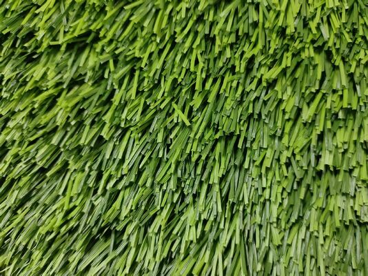 Pelouse artificielle pour terrains de sport, hauteur de brin 50 mm, 12000 Dtex, 130 points par mètre