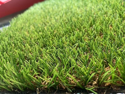 Gazon artificiel vert personnalisé pour paysage avec hauteur de pile de 38 mm et Dtex 8000