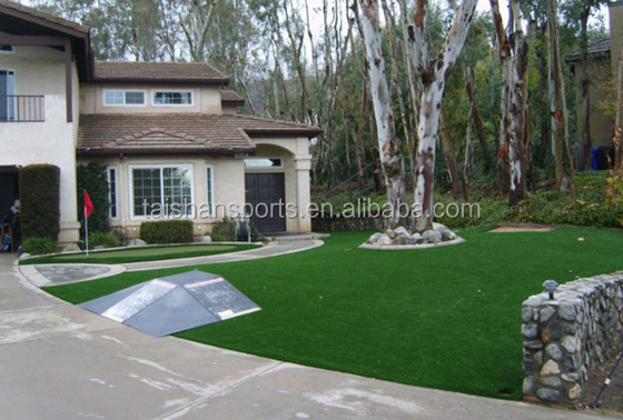 Herbe artificielle de 40 mm pour terrain de jeux avec Dtex 11600 et 18900 Densité utilisée pour la décoration de paysage