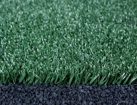 Matériau PP 15 mm Hauteur de pile Cane de football avec 12000 Dtex et revêtement en PU pour les terrains de sport en plein air
