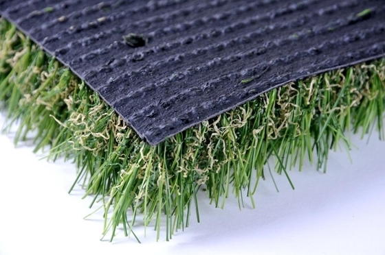 Herbe artificielle hybride à haute densité pour l'aménagement paysager intérieur / extérieur pour animaux de compagnie Tapis 35 mm Excellente perméabilité à l'eau