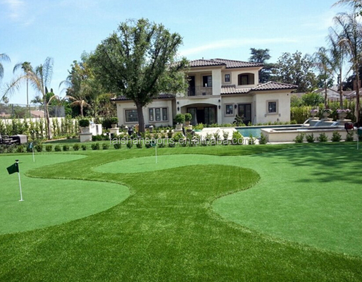 Faites ressortir votre maison et votre jardin avec une décoration en herbe verte artificielle de 35 mm de hauteur