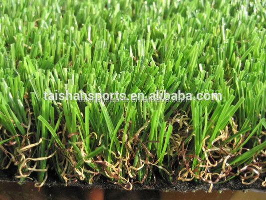 Faites ressortir votre maison et votre jardin avec une décoration en herbe verte artificielle de 35 mm de hauteur
