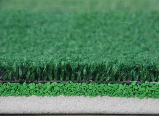 La couche d'herbe artificielle de soutien de golf en PP 266 points/m pour une utilisation en extérieur ou un plancher à haute densité