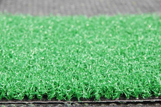 La couche d'herbe artificielle de soutien de golf en PP 266 points/m pour une utilisation en extérieur ou un plancher à haute densité