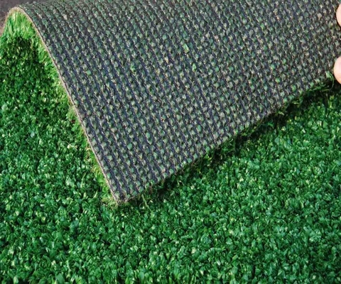 La couche d'herbe artificielle de soutien de golf en PP 266 points/m pour une utilisation en extérieur ou un plancher à haute densité