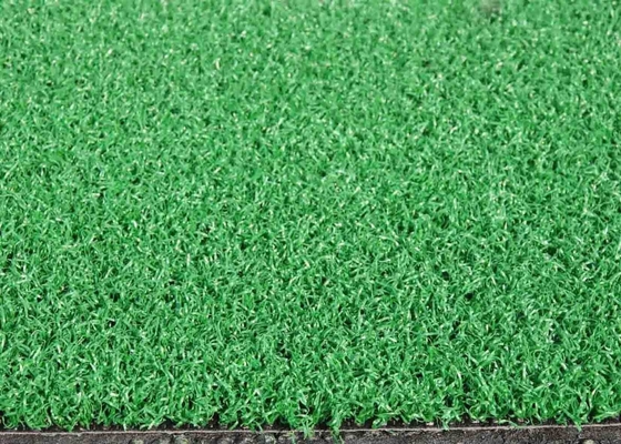 La couche d'herbe artificielle de soutien de golf en PP 266 points/m pour une utilisation en extérieur ou un plancher à haute densité