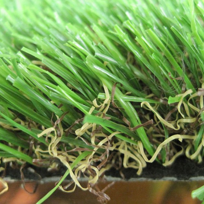 165 points de suture/m Herbe synthétique fausse utilisée dans les arrière-cours, les balcons et les terrains de jeux avec une hauteur de pile de 50 mm