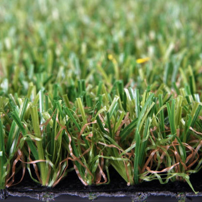 140 points de suture/m2 d'herbe artificielle hybride avec une hauteur de pile de 25 mm et de l'adhésif SBR pour une apparence réaliste dans les jardins