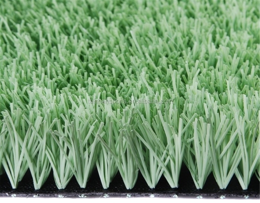 Herbe artificielle commune et populaire pour le football, le football, le hockey et le volley-ball remplie de granulés de caoutchouc