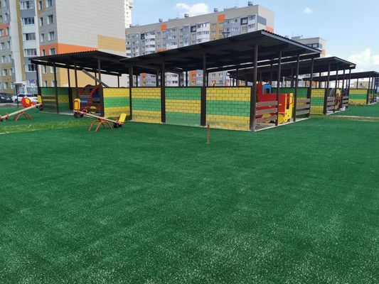 42 mm de hauteur de pile Herbe artificielle avec une apparence réaliste et peu d'entretien pour les jardins et l'aménagement paysager