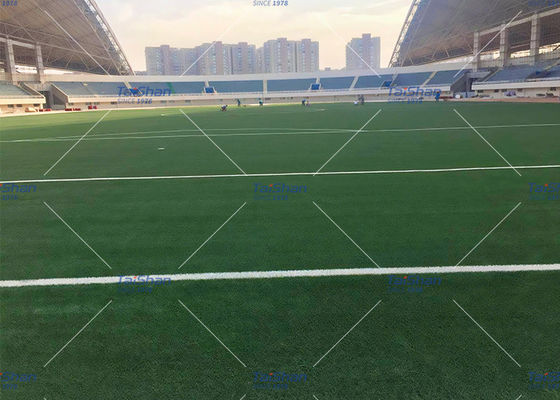 Céréales artificielles de haute densité de 55 mm certifiées par la FIFA pour les terrains de football à faible entretien