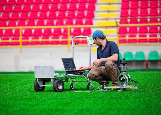 Gazon artificiel de football de 50 mm 160 points/m Gazon artificiel pour le football et les activités de plein air nécessitant peu d'entretien