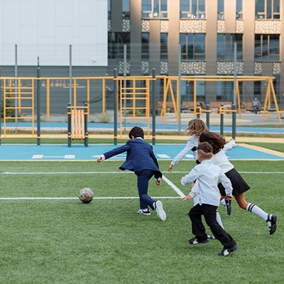 Gazon artificiel de football de haute qualité 45 mm 150 points/m Gazon artificiel vert foncé Faible entretien
