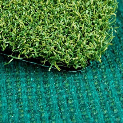 Gazon artificiel de golf vert de 13 mm pour les événements sportifs avec 230 points de suture par mètre et 6500 Dtex