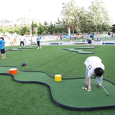Céréales à base d'herbe artificielle Dtex 6000 15 mm à fibres incurvées pour le sport et le jardin