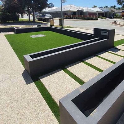 30mm Gazon Synthétique Vert de Loisir Utilisé pour les Zones pour Animaux ou les Jardins sur Toit avec Résistance aux UV et Bonne Élasticité