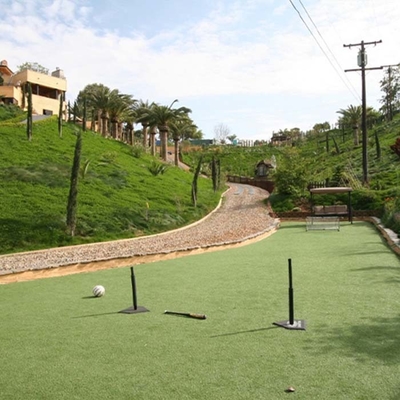 Protection de l'environnement 40 mm C Forme de paysage vert Faux gazon artificiel avec trous de drainage