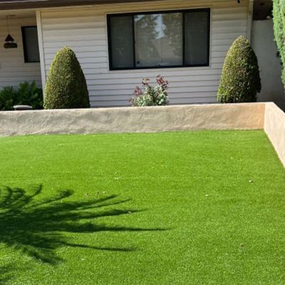 42 mm de hauteur de pile Herbe artificielle avec une apparence réaliste et peu d'entretien pour les jardins et l'aménagement paysager