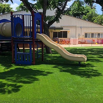 Herbe artificielle de 40 mm pour terrain de jeux avec Dtex 11600 et 18900 Densité utilisée pour la décoration de paysage