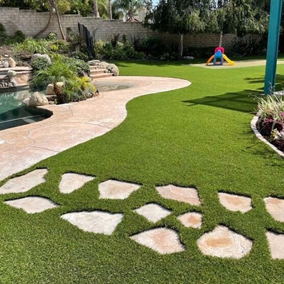 Herbe artificielle de 40 mm pour terrain de jeux avec Dtex 11600 et 18900 Densité utilisée pour la décoration de paysage
