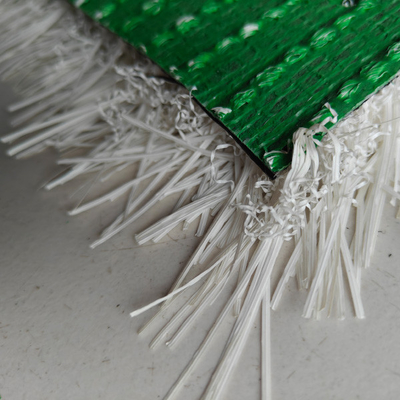 Le gazon artificiel de football de haute performance de 50 mm de blanc d'herbe artificielle verte SBR Latex pour les événements sportifs