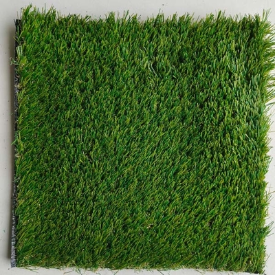 Turf synthétique vert 40 mm à faible entretien, doux et naturel