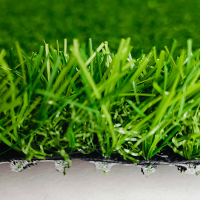 Céréales synthétiques non remplies 25 mm Herbe artificielle haute Dtex Pour les terrains de sport et les décorations paysagères
