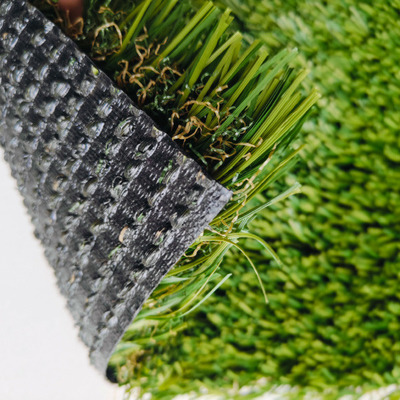 Gazon artificiel de terrain de jeux de 43 mm personnalisable pour les surfaces sportives et de loisirs avec résistance aux UV et faible entretien