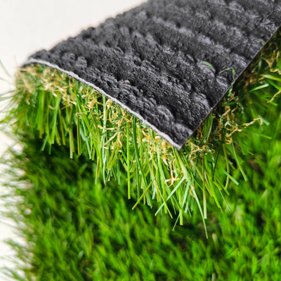 Herbe artificielle à haute densité écologique non remplie de 40 mm avec haute densité de Dtex utilisée pour les sites sportifs