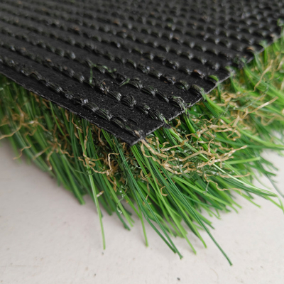 Hauteur de l'herbe de 48 mm 180 points/M Fausse herbe verte avec une grande résistance aux UV pour les espaces de loisirs et les cours extérieurs