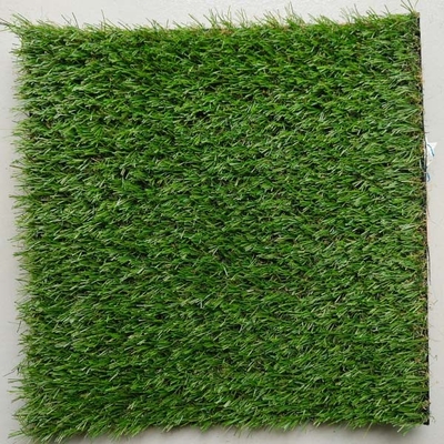 20 mm de hauteur de piles: un terrain de jeux avancé avec un gazon artificiel peut améliorer l'attractivité des zones commerciales à l'aspect naturel