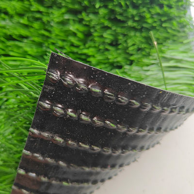 Gazon artificiel de sport de hauteur de pile de 50 mm avec 14000 Dtex et résistant aux UV pour les terrains de football