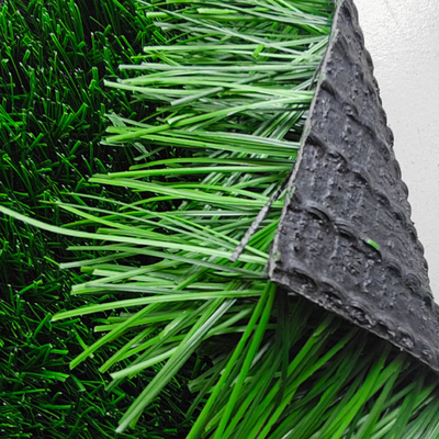 Herbe artificielle polyvalente durable pour le sport et les loisirs avec 18000 Dtex et 7560 points de suture/m2