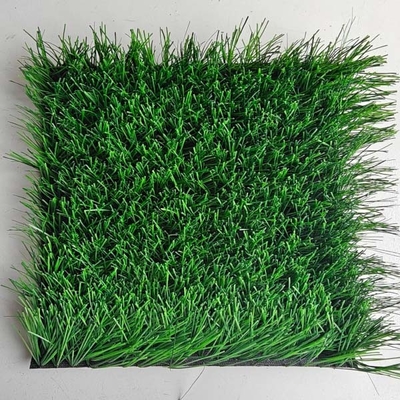 Herbe artificielle polyvalente durable pour le sport et les loisirs avec 18000 Dtex et 7560 points de suture/m2