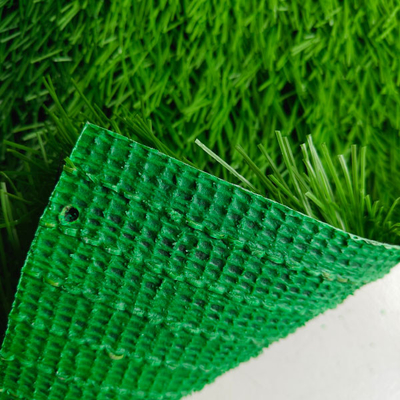 50 mm de hauteur de pile Herbe artificielle verte à haute densité et excellente texture pour les sports et les compétitions
