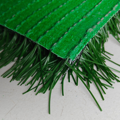 Du gazon artificiel bicolore de football 50 mm pour la protection de l'environnement sur les terrains de sport avec du latex vert SBR