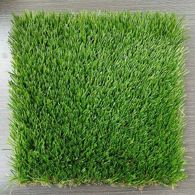 42 mm Trois couleurs différentes de vert et une couleur flétrie mélangée d'herbe artificielle pour les solutions sportives et de jardinage