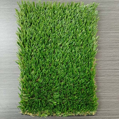 Herbe verte artificielle de 30 mm pour la pose et la décoration avec des couleurs vives et un solide support adhésif
