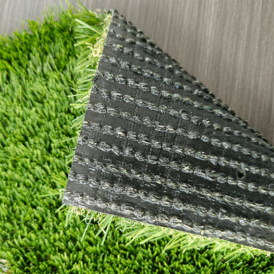 Perméabilité à l'eau élevée de 30 mm Performance de l'herbe verte artificielle avec adhésif PU utilisé pour les champs de loisirs