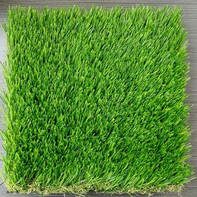 Résistant au feu Faible entretien Herbe artificielle personnalisable de 50 mm de hauteur de pile et 12600 Dtex