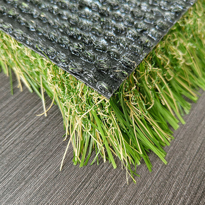 Herbe artificielle polyvalente de 50 mm avec une excellente résistance à l'eau et aux UV