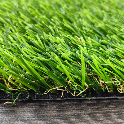 L'herbe artificielle adhésive en PU est le choix idéal pour les activités sportives personnelles et les arrière-cours résidentiels