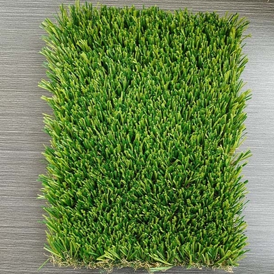 Terrain de jeux vert rectangulaire Herbe artificielle pour l'aménagement paysager Balcon de jardin et terrain de jeu scolaire à l'aspect naturel