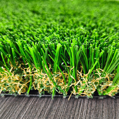 Herbe courbée droite en soie mélangée 16200 Dtex Paysage Herbe artificielle pour le loisir et la décoration Avec hauteur de pile de 45 mm