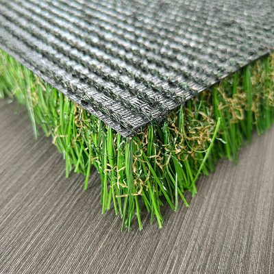 Herbe courbée droite en soie mélangée 16200 Dtex Paysage Herbe artificielle pour le loisir et la décoration Avec hauteur de pile de 45 mm