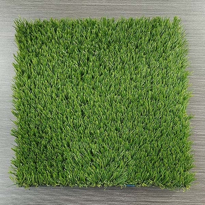 160 points de suture/m 32 mm de hauteur de la pile Herbe artificielle artificielle utilisée pour les terrains de paysage et les terrains de jeux scolaires