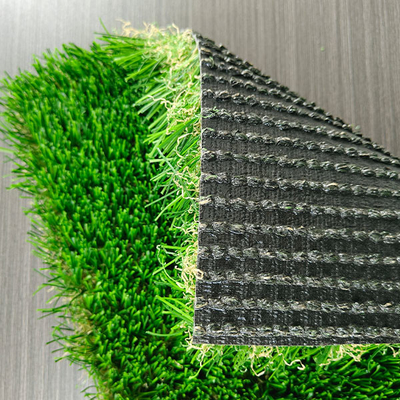 Touche douce, apparence naturelle et gazon artificiel durable, adapté à l'aménagement de parcs et de jardins