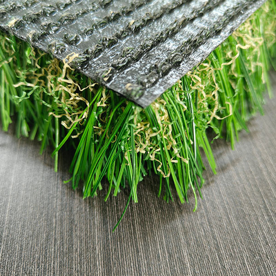 Touche douce, apparence naturelle et gazon artificiel durable, adapté à l'aménagement de parcs et de jardins